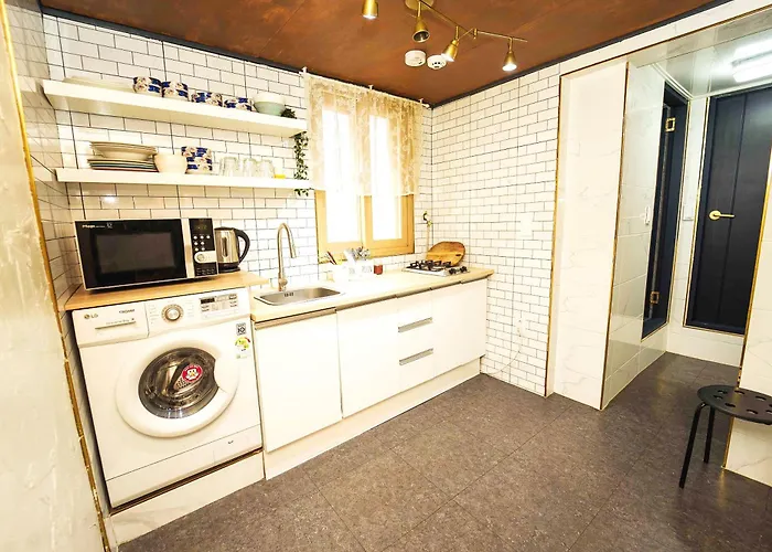 Gu & Anne House Sinchon Apartment Seoul