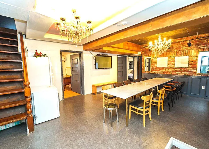 Gu & Anne House Sinchon Seoul