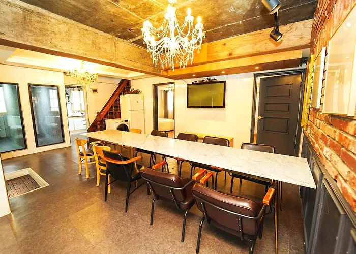 Gu & Anne House Sinchon Apartment