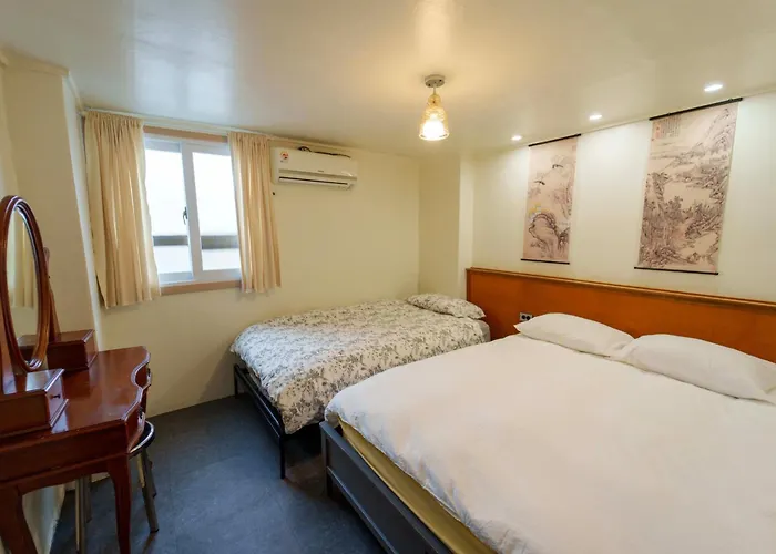 Gu & Anne House Sinchon Apartment Seoul