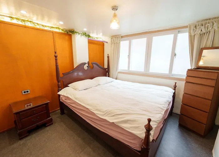 Apartment Gu & Anne House Sinchon Seoul