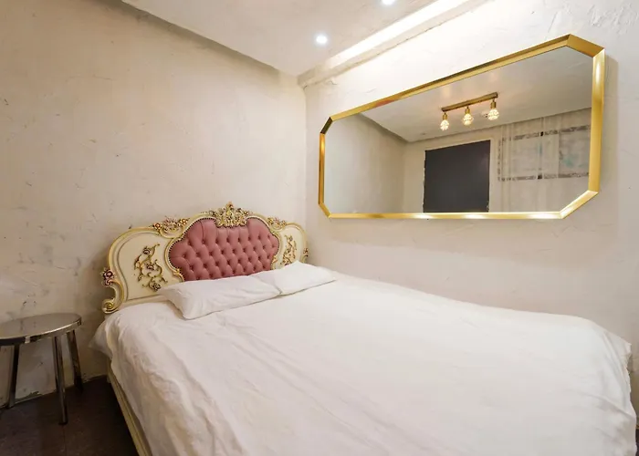 Gu & Anne House Sinchon Seoul