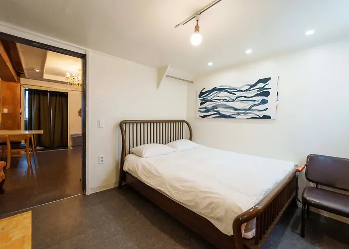 Gu & Anne House Sinchon * Seoul