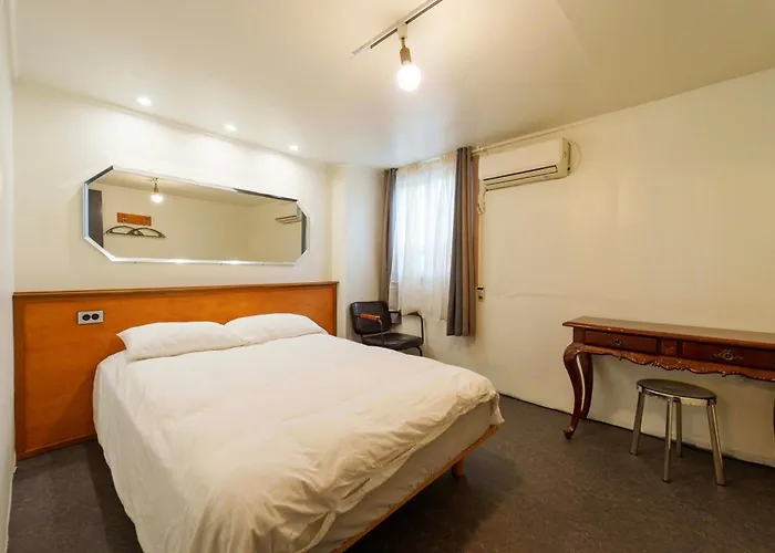 Apartment Gu & Anne House Sinchon Seoul
